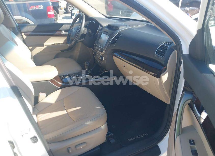 Photo 5 of 2014 Kia Sorento EX V6 (VIN 5XYKU4A7XEG429616)