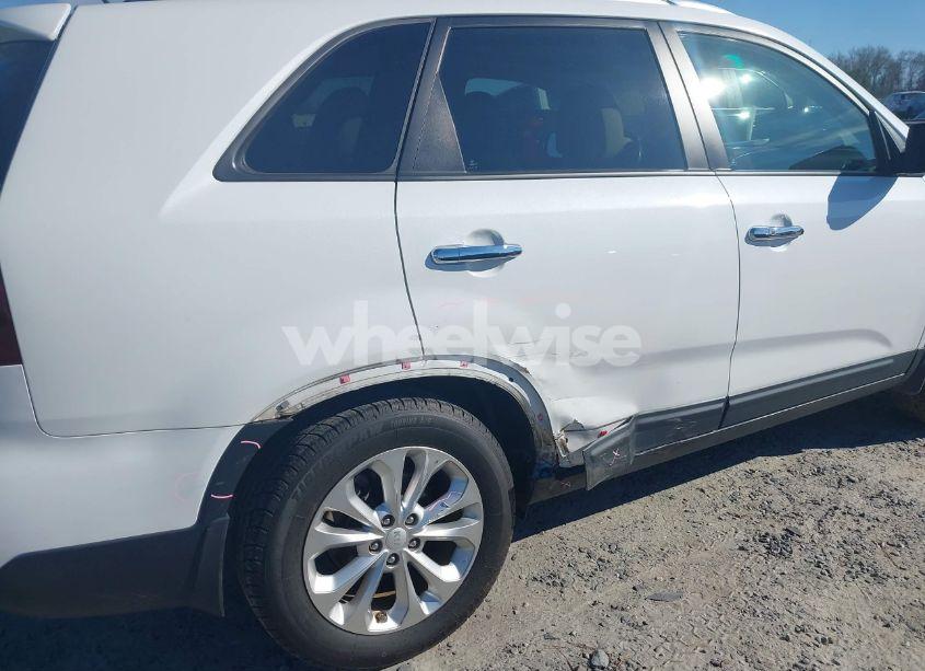 Photo 6 of 2014 Kia Sorento EX V6 (VIN 5XYKU4A7XEG429616)