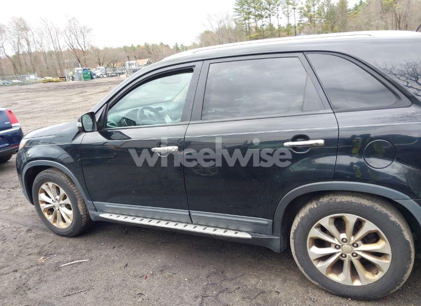 Photo 15 of 2014 Kia Sorento EX V6 (VIN 5XYKU4A7XEG470294)