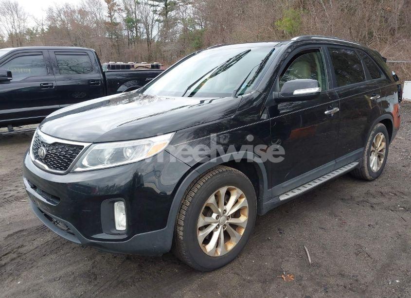 Photo 2 of 2014 Kia Sorento EX V6 (VIN 5XYKU4A7XEG470294)