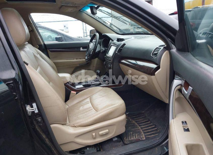 Photo 5 of 2014 Kia Sorento EX V6 (VIN 5XYKU4A7XEG470294)