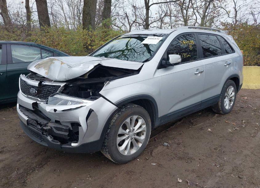 Photo 2 of 2015 Kia Sorento EX V6 (VIN 5XYKU4A7XFG588668)