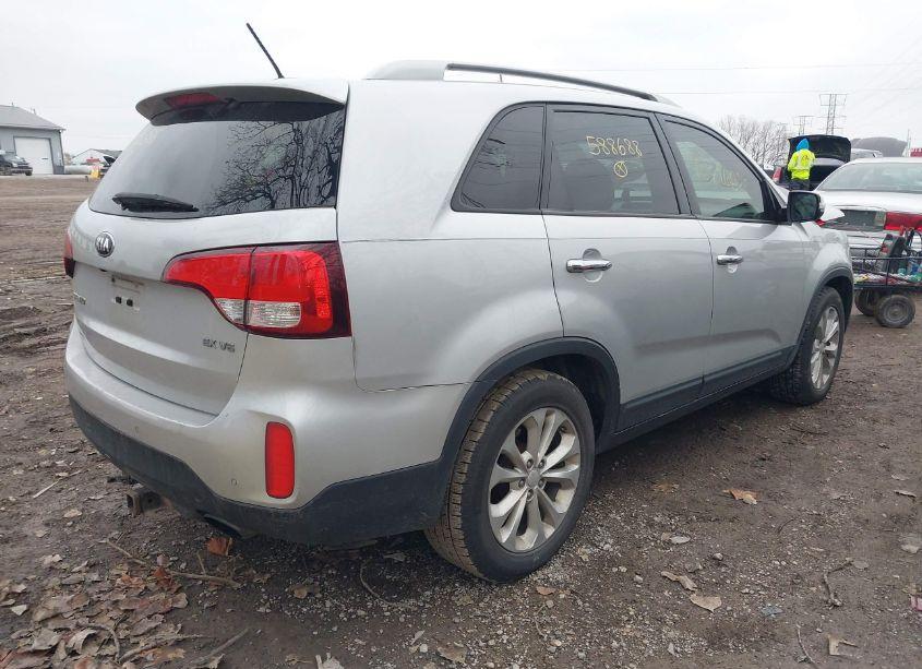 Photo 4 of 2015 Kia Sorento EX V6 (VIN 5XYKU4A7XFG588668)