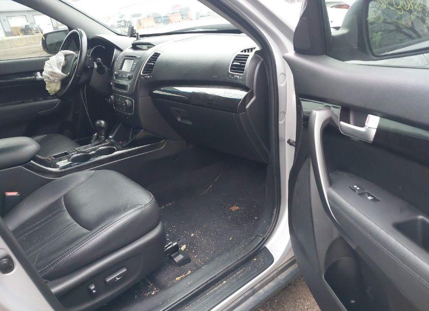 Photo 5 of 2015 Kia Sorento EX V6 (VIN 5XYKU4A7XFG588668)