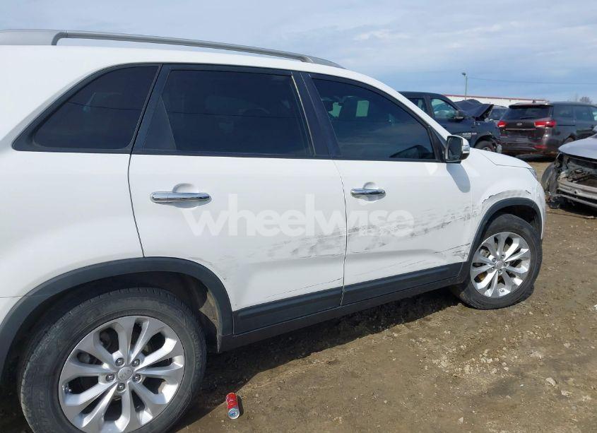 Photo 18 of 2015 Kia Sorento EX V6 (VIN 5XYKU4A7XFG638114)