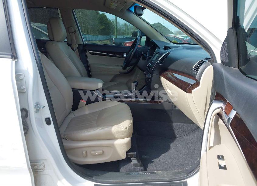 Photo 5 of 2015 Kia Sorento EX V6 (VIN 5XYKU4A7XFG638114)