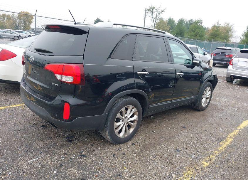 Photo 4 of 2015 Kia Sorento EX V6 (VIN 5XYKU4A7XFG659755)