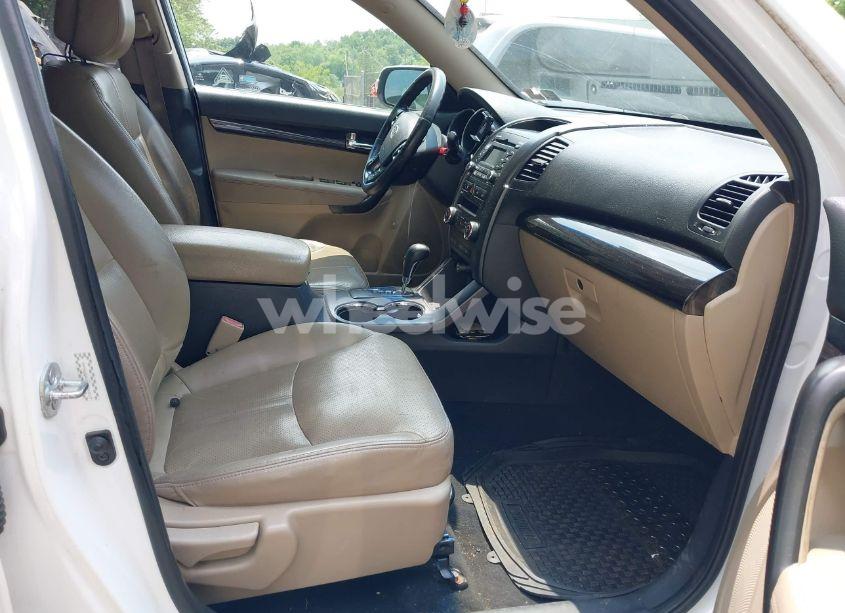 Photo 5 of 2011 Kia Sorento EX (VIN 5XYKUCA10BG003127)