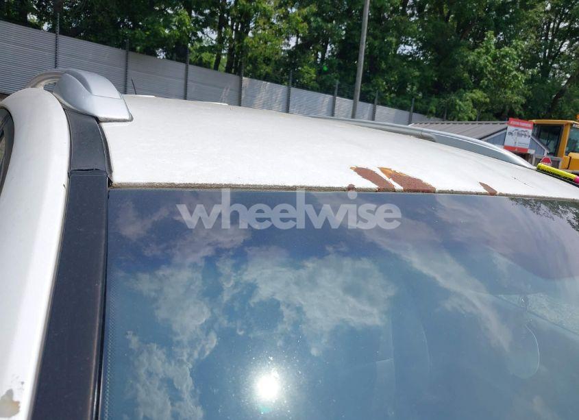 Photo 6 of 2011 Kia Sorento EX (VIN 5XYKUCA10BG003127)