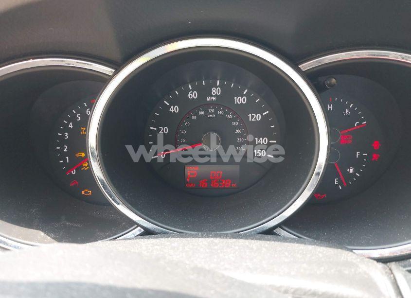 Photo 7 of 2011 Kia Sorento EX (VIN 5XYKUCA10BG003127)