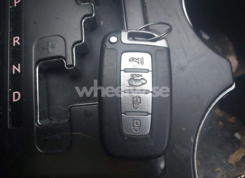 Photo 11 of 2011 Kia Sorento EX (VIN 5XYKUCA13BG089114)