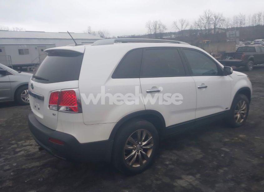 Photo 4 of 2011 Kia Sorento EX (VIN 5XYKUCA13BG089114)
