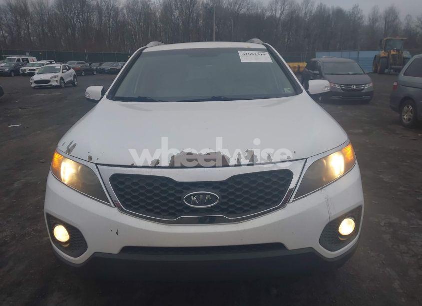 Photo 6 of 2011 Kia Sorento EX (VIN 5XYKUCA13BG089114)