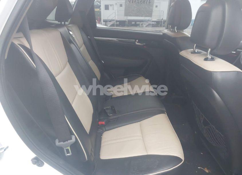 Photo 8 of 2011 Kia Sorento EX (VIN 5XYKUCA13BG089114)