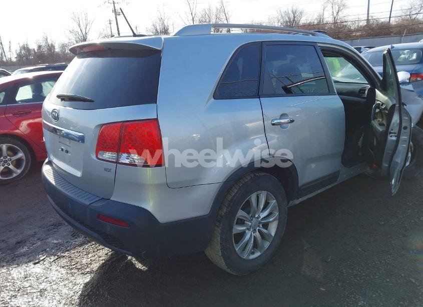 Photo 4 of 2011 Kia Sorento EX (VIN 5XYKUCA14BG146839)