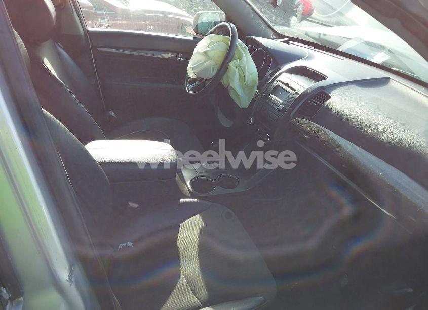 Photo 5 of 2011 Kia Sorento EX (VIN 5XYKUCA14BG146839)