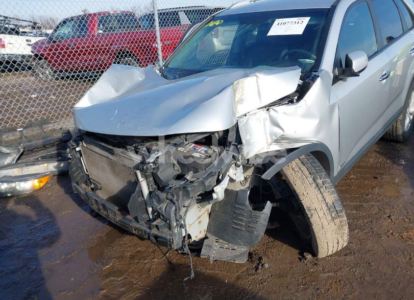 Photo 6 of 2011 Kia Sorento EX (VIN 5XYKUCA14BG146839)