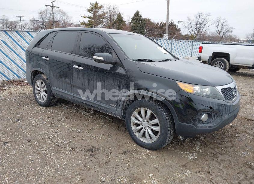 2011 Kia Sorento EX (VIN 5XYKUCA15BG026290) main photo