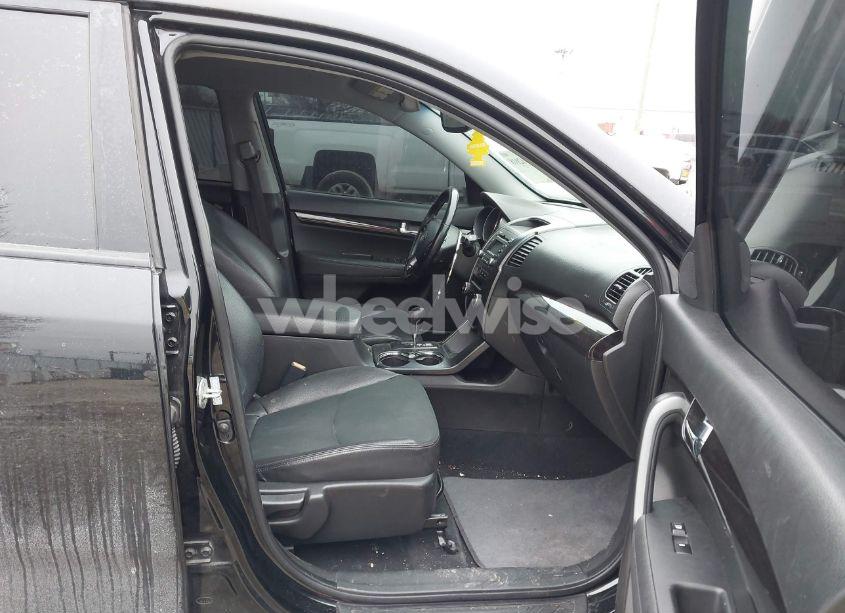 Photo 5 of 2011 Kia Sorento EX (VIN 5XYKUCA15BG026290)