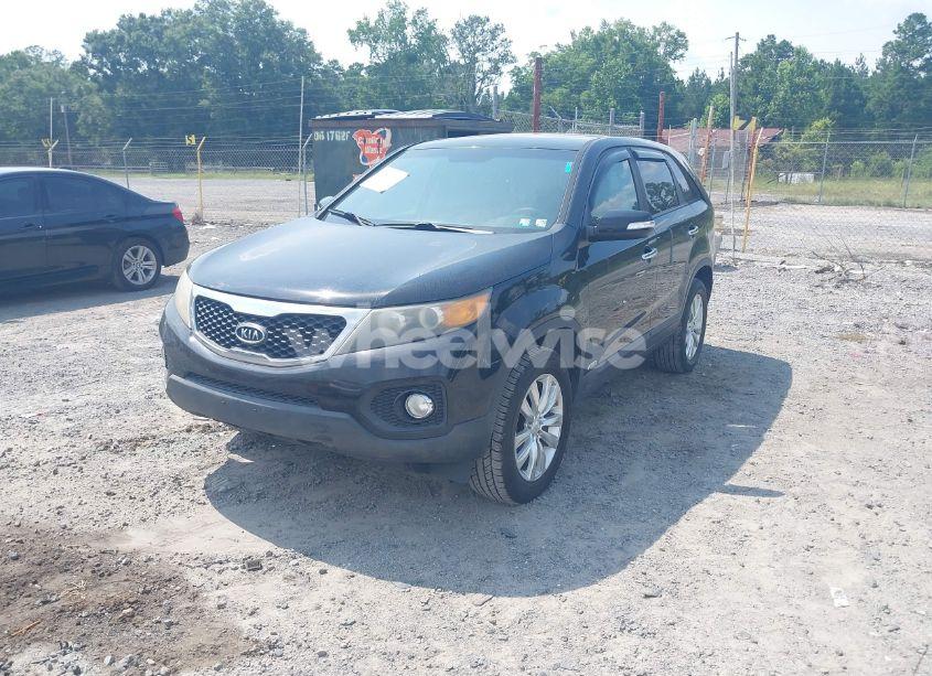 Photo 2 of 2011 Kia Sorento EX (VIN 5XYKUCA16BG028811)