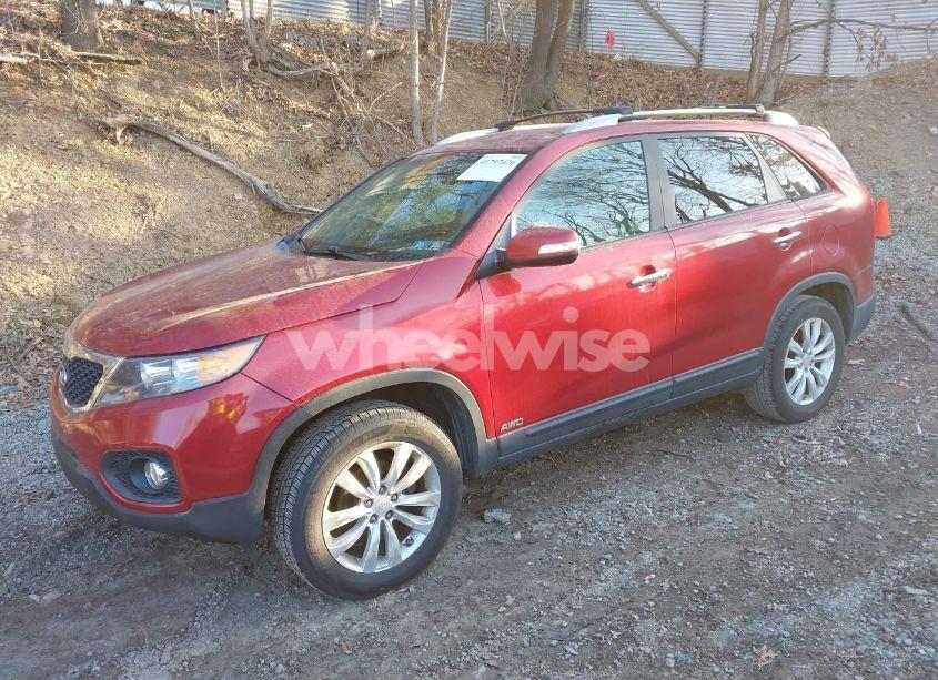 Photo 2 of 2011 Kia Sorento EX (VIN 5XYKUCA18BG033461)