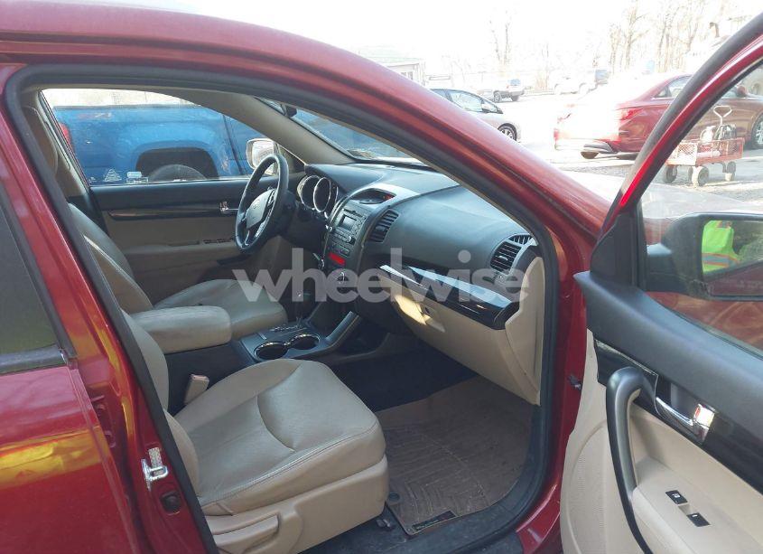 Photo 5 of 2011 Kia Sorento EX (VIN 5XYKUCA18BG033461)