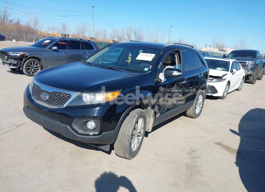 Photo 2 of 2011 Kia Sorento EX (VIN 5XYKUCA18BG064192)