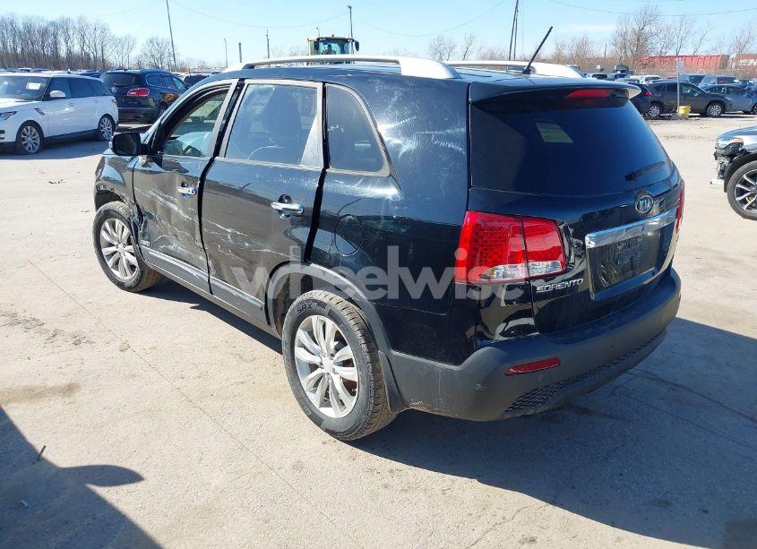 Photo 3 of 2011 Kia Sorento EX (VIN 5XYKUCA18BG064192)