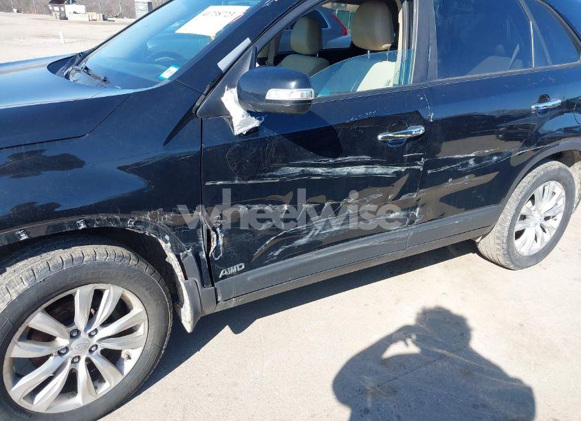 Photo 6 of 2011 Kia Sorento EX (VIN 5XYKUCA18BG064192)