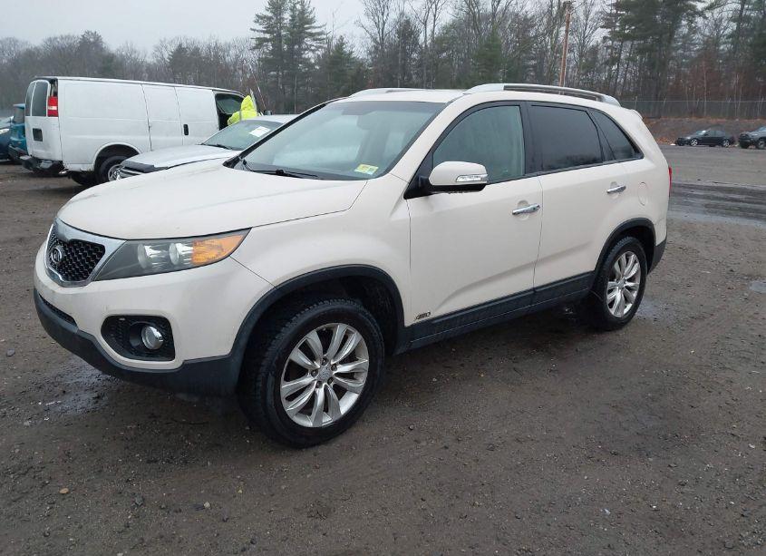 Photo 2 of 2011 Kia Sorento EX (VIN 5XYKUCA18BG070526)