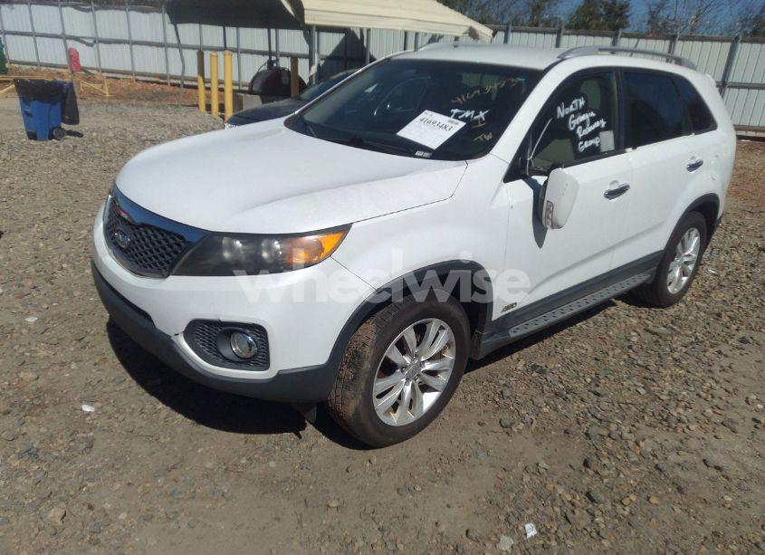 Photo 2 of 2011 Kia Sorento EX (VIN 5XYKUCA18BG167497)