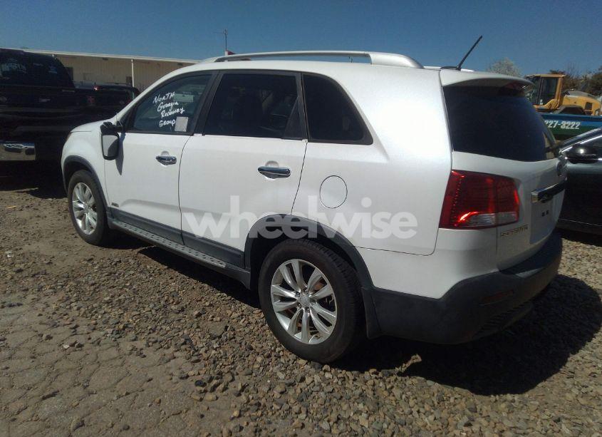 Photo 3 of 2011 Kia Sorento EX (VIN 5XYKUCA18BG167497)