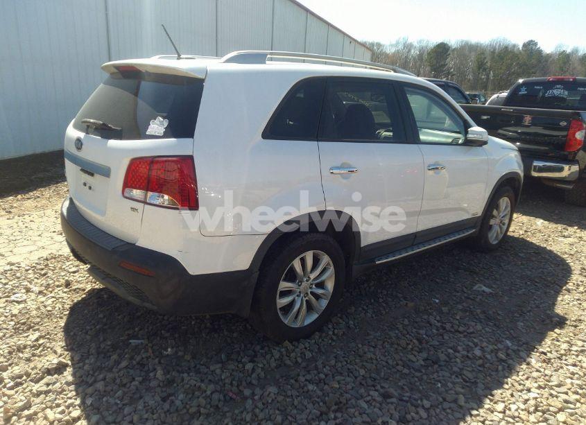 Photo 4 of 2011 Kia Sorento EX (VIN 5XYKUCA18BG167497)