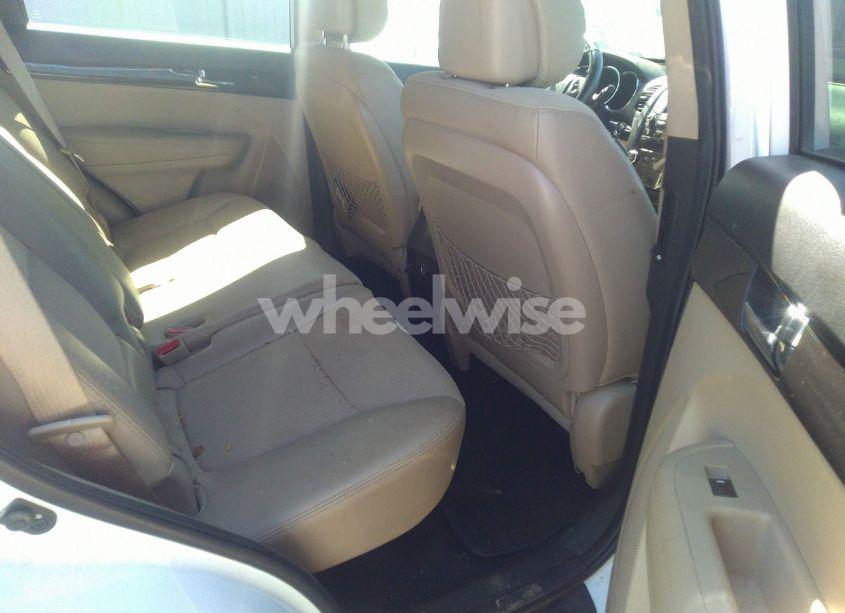 Photo 8 of 2011 Kia Sorento EX (VIN 5XYKUCA18BG167497)