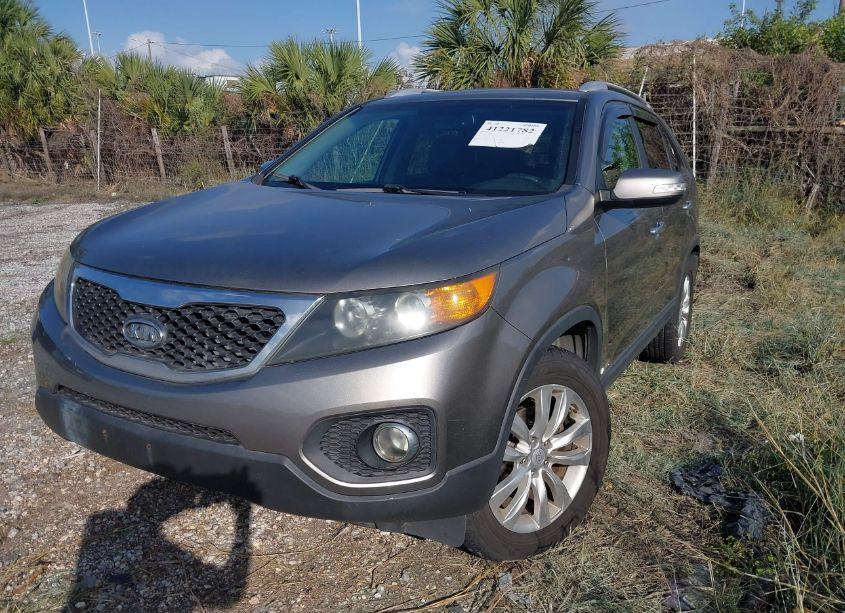 Photo 2 of 2011 Kia Sorento EX (VIN 5XYKUCA19BG034294)