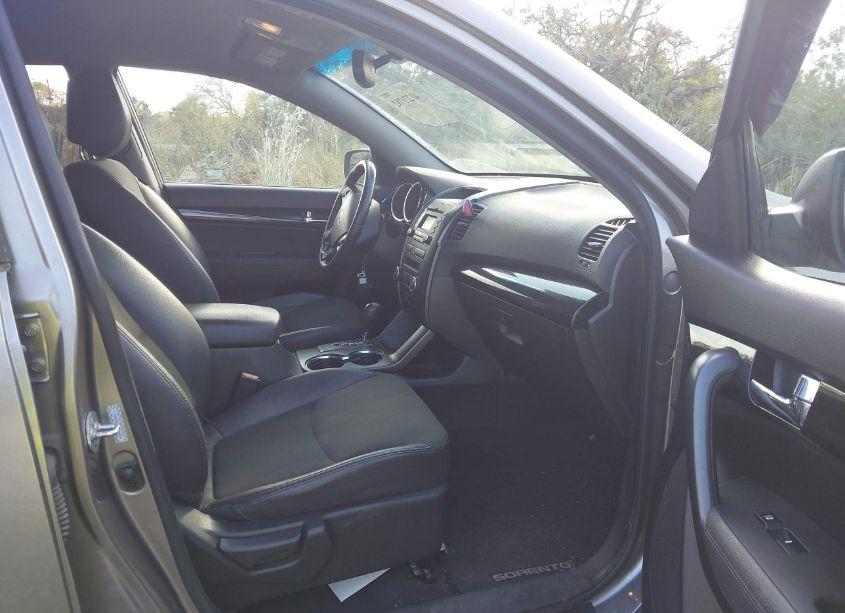 Photo 5 of 2011 Kia Sorento EX (VIN 5XYKUCA19BG034294)
