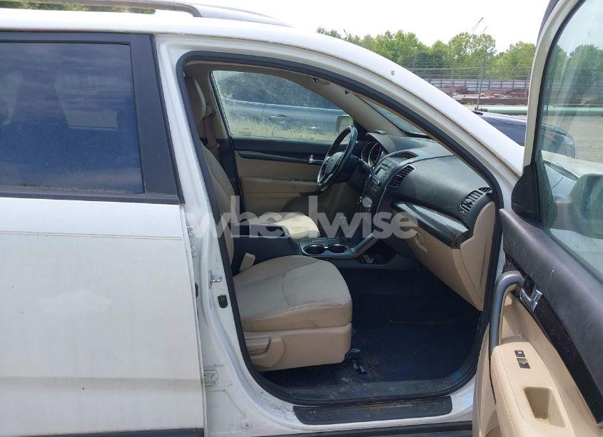 Photo 5 of 2011 Kia Sorento EX (VIN 5XYKUCA1XBG148496)