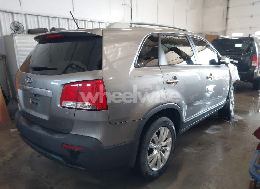 Photo 4 of 2011 Kia Sorento EX (VIN 5XYKUCA1XBG150443)