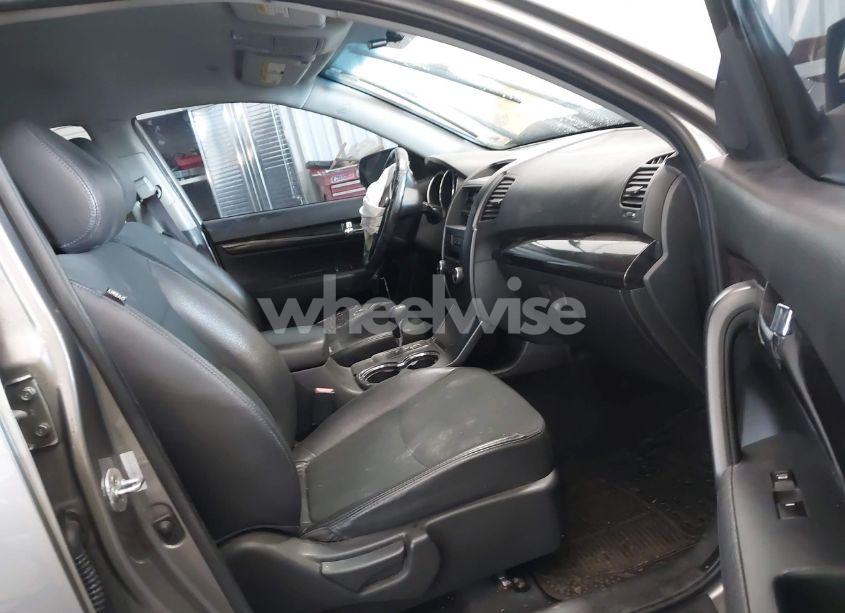 Photo 5 of 2011 Kia Sorento EX (VIN 5XYKUCA1XBG150443)