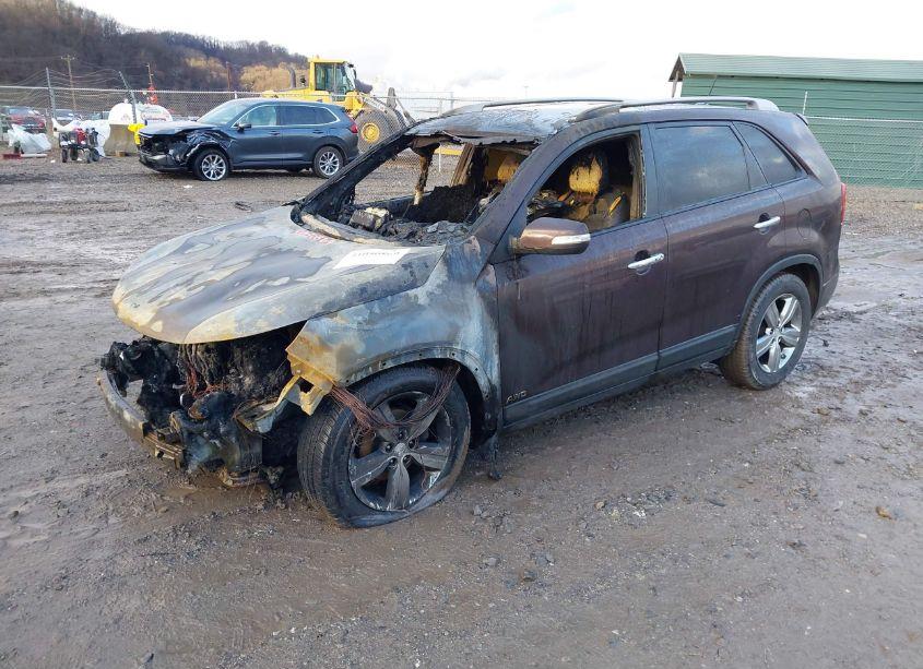 Photo 2 of 2013 Kia Sorento EX (VIN 5XYKUCA60DG384315)
