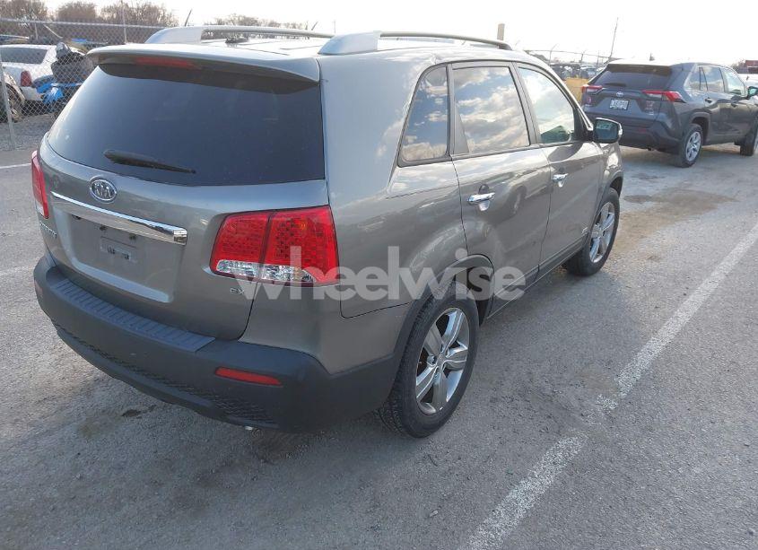 Photo 4 of 2012 Kia Sorento EX (VIN 5XYKUCA63CG300289)