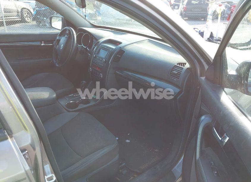 Photo 5 of 2012 Kia Sorento EX (VIN 5XYKUCA63CG300289)