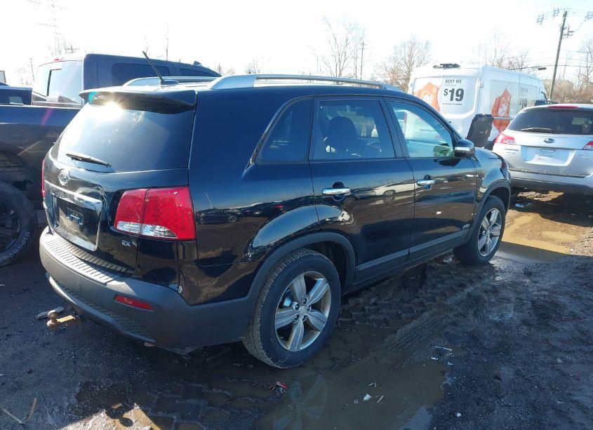 Photo 4 of 2013 Kia Sorento EX (VIN 5XYKUCA68DG343527)