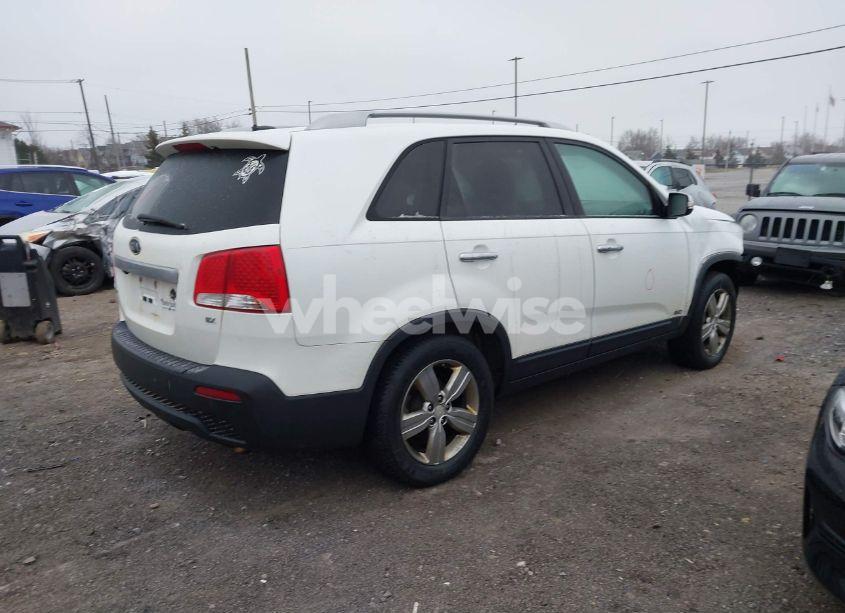 Photo 4 of 2013 Kia Sorento EX (VIN 5XYKUCA6XDG385102)