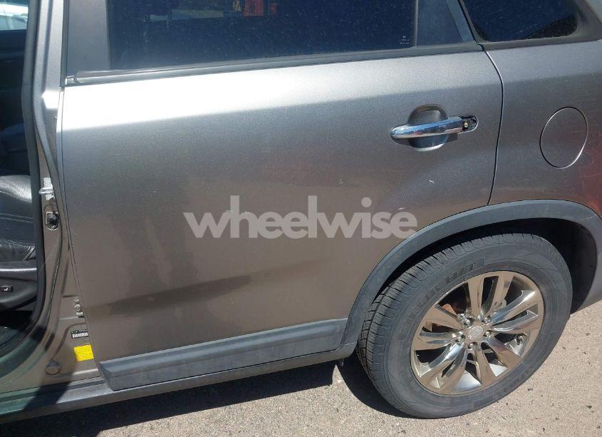 Photo 6 of 2011 Kia Sorento EX (VIN 5XYKUDA15BG058467)