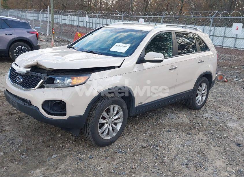 Photo 2 of 2011 Kia Sorento EX (VIN 5XYKUDA18BG121870)
