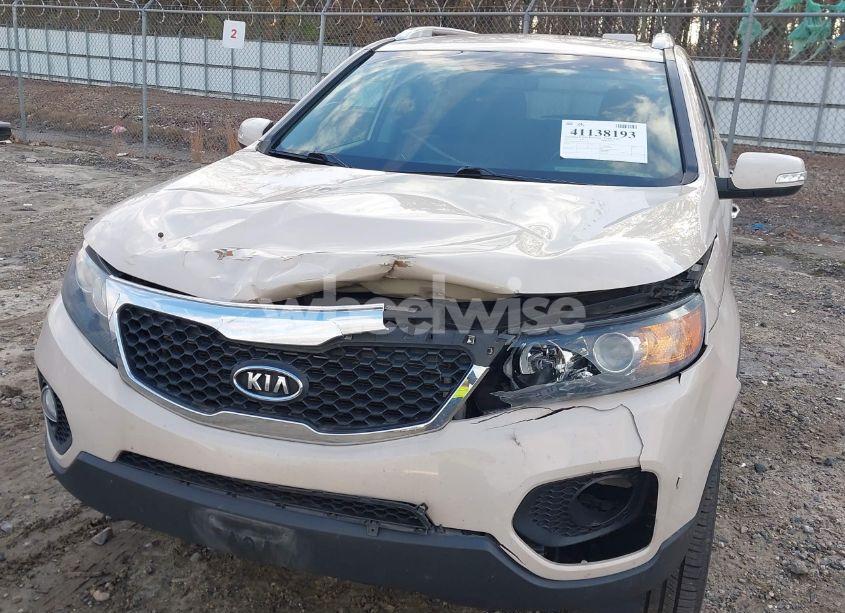 Photo 6 of 2011 Kia Sorento EX (VIN 5XYKUDA18BG121870)