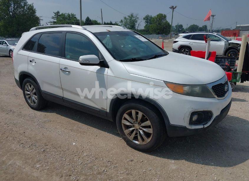 2011 Kia Sorento EX V6 (VIN 5XYKUDA20BG052875) main photo