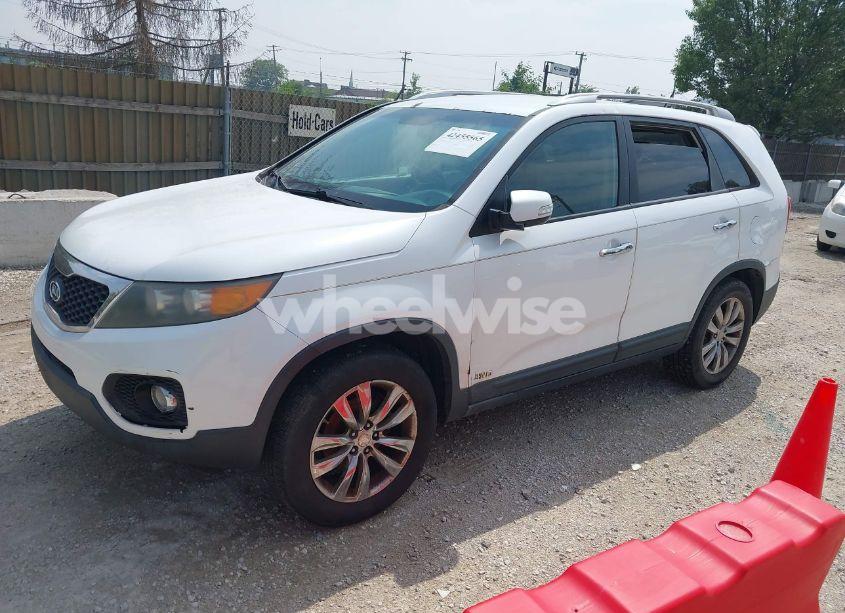 Photo 2 of 2011 Kia Sorento EX V6 (VIN 5XYKUDA20BG052875)