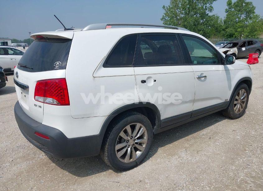 Photo 4 of 2011 Kia Sorento EX V6 (VIN 5XYKUDA20BG052875)